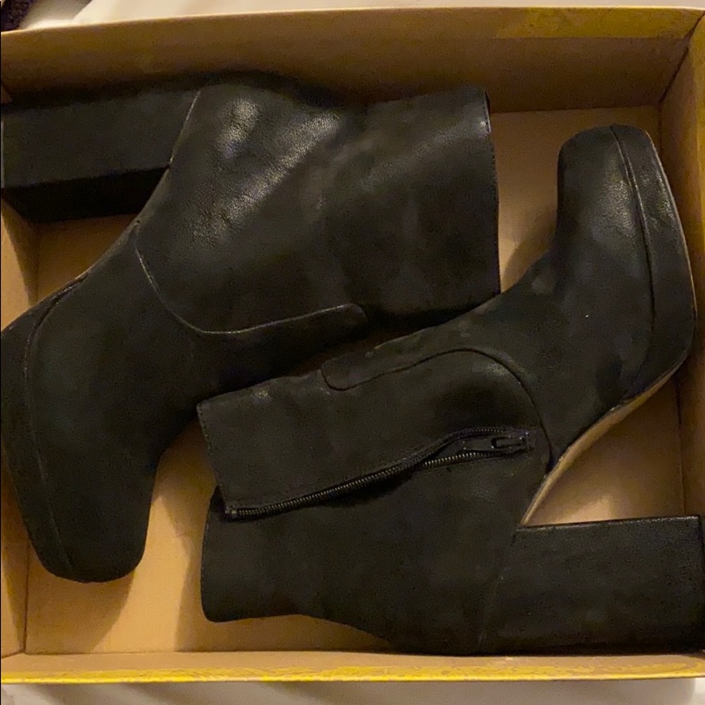 Mix No. 6 Platform Block Heel  Bootie Size 8.5